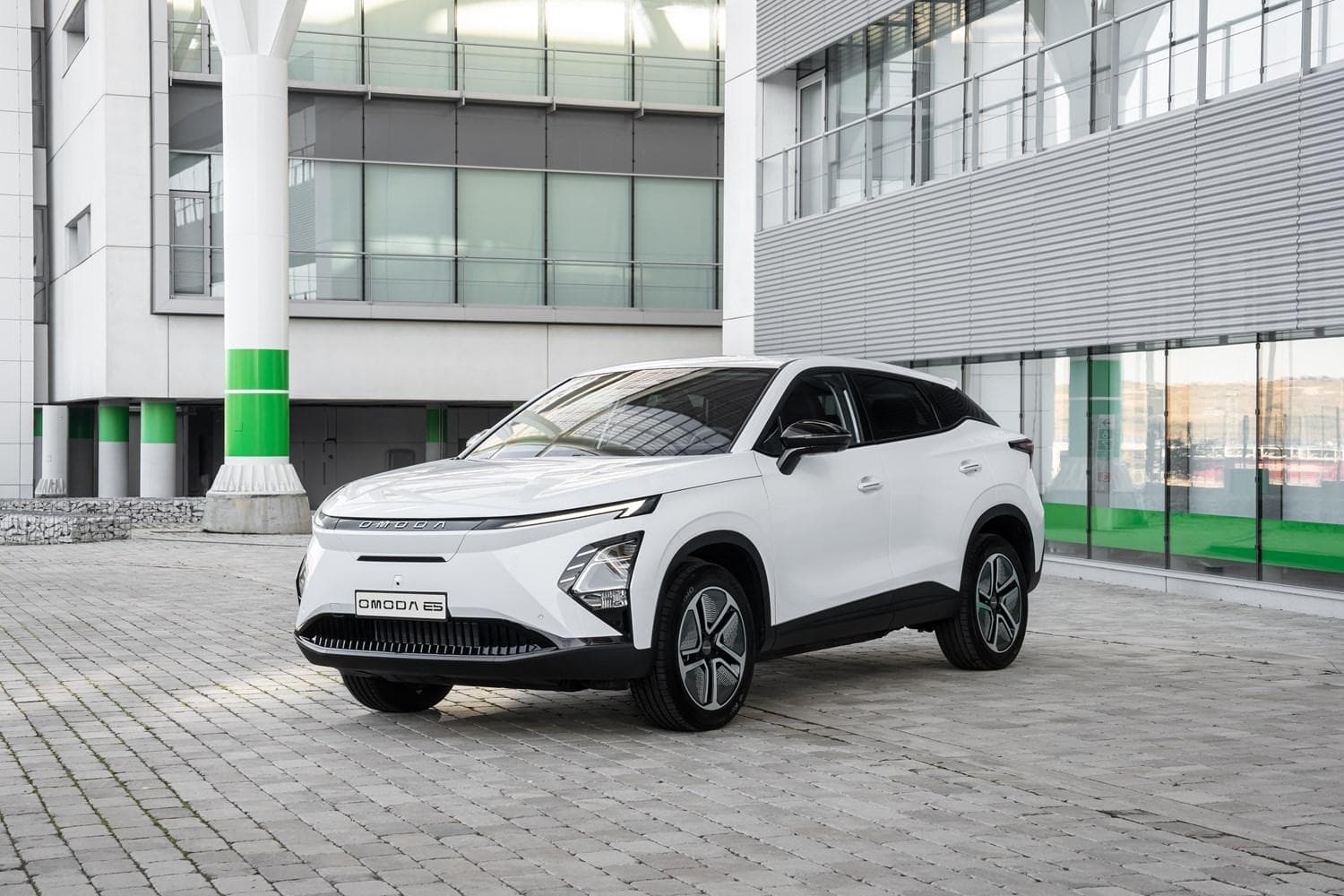 Omoda E5 — photo 1